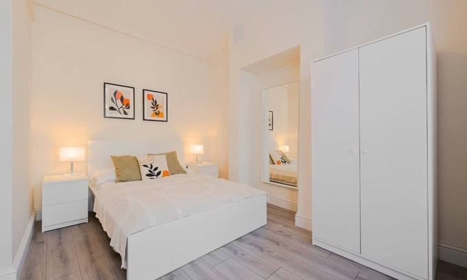 West Norwood Condo | 2 Bedroom SE London Home - Cosy & Great Location