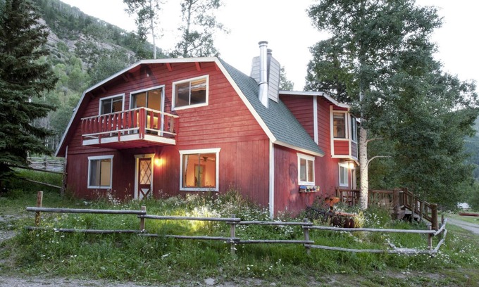 Carbondale Apartment | 2 Bedroom Suite - Lower