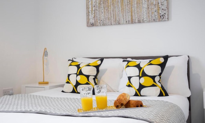 Cheltenham Apartment | 2 Bedroom Town Centre Apartment