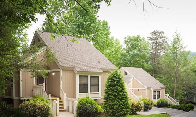 Gatlinburg Resort | 2 Bedroom Townhome at Bluegreen's MountainLoft Resort