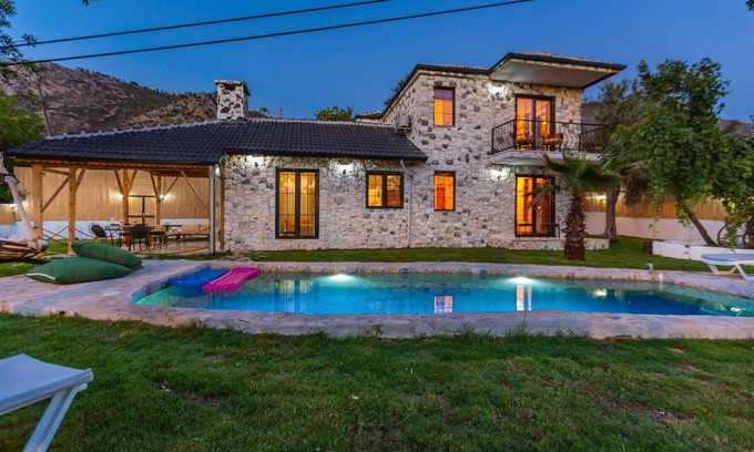 Uzumlu Cottage | 2 bedroom Traditional Village House with Private Swimming Pool - High Privacy