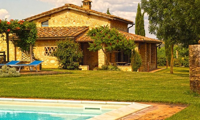 Abbadia a Isola Villa | 2 bedroom Villa, sleeps 6 in Monteriggioni with Pool and WiFi