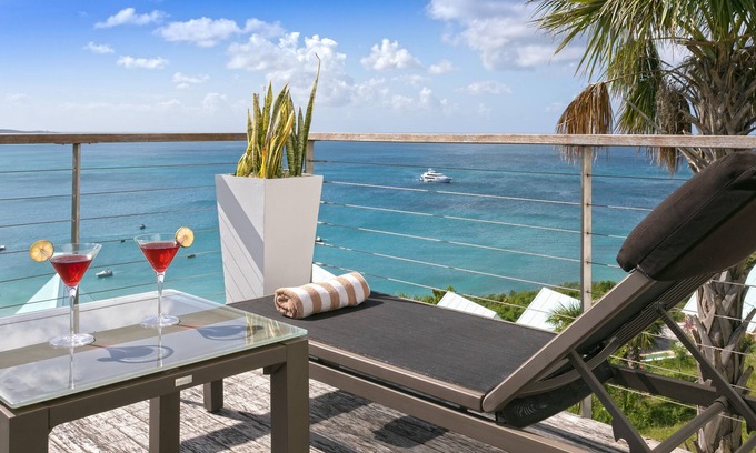 The Valley House | 2 Bedroom Villa with 2 King Suites & Pool!