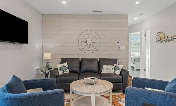 Englewood Cottage | 2 bedroom, walk to beach-bikes-kayaks-grill-picnic-hot outdoor shower-beach gear