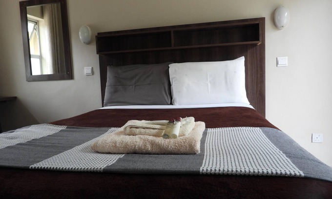 Harare Apartment | 2 bedroomed apartment with en-suite and kitchenette - 2071