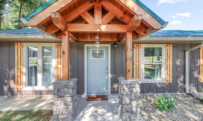 Ten Mile Condo | 2 bedrooms, 2 baths, 1000 sq ft lodge close to the lake.