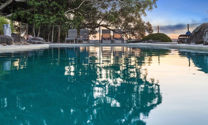 Clunes Villa | 2 bedrooms House with private outdoor hot tub in garden. Dog & family friendly.