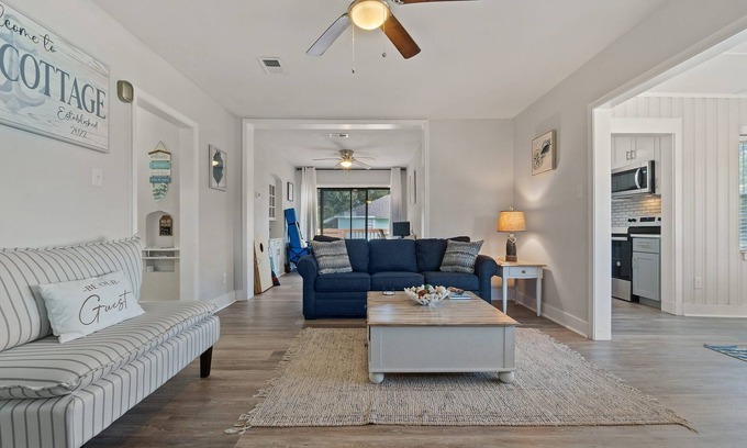 Warrington Cottage | 2 bedrooms - King bed - close to beaches - beautiful deck with outdoor seating.