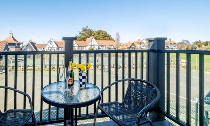Thorpeness Apartment | 2 Bell Lodge - sleeps 6 guests in 2 bedrooms