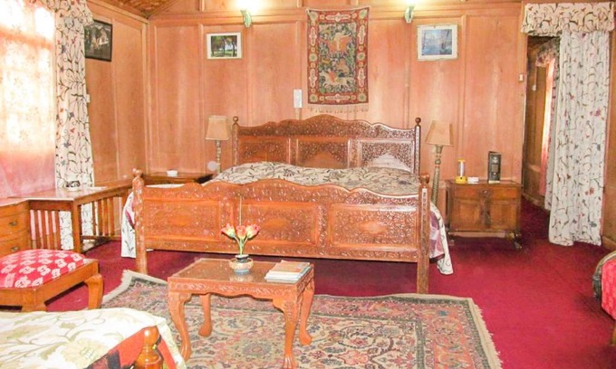 Nagin Bagh Boat Rental | 2 BHK Houseboat in Nigeen Lake, Srinagar(AE30), by GuestHouser