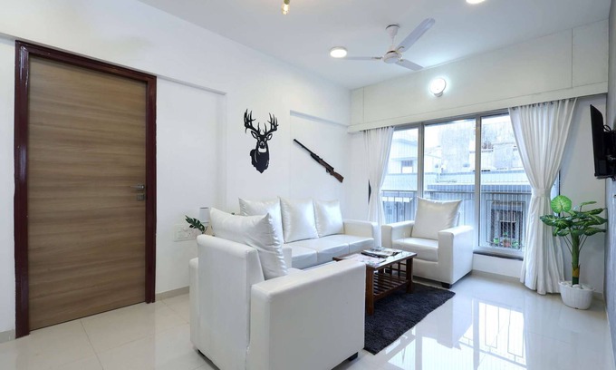 Vile Parle Apartment | 2 BHK Urban Suite (Gagal Home)