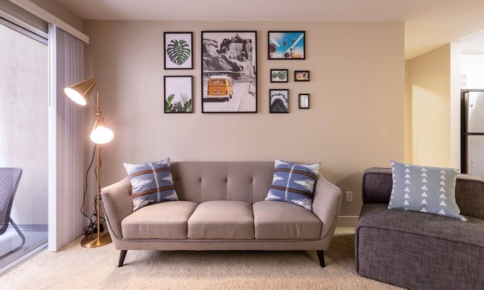 Pasadena Apartment | 2 BR in Pasadena, Gym, Pool + Parking