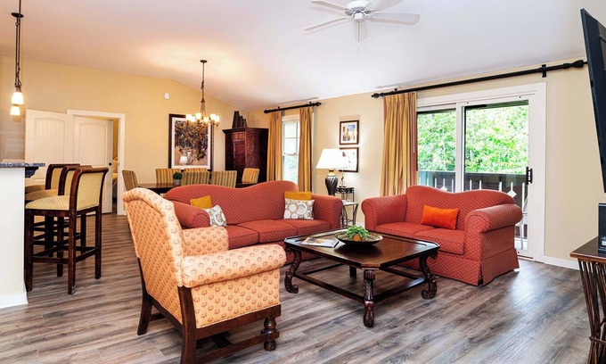 St. Augustine Condo | 2-BR King beds-private balcony-large kitchen-community pool & hot tub!