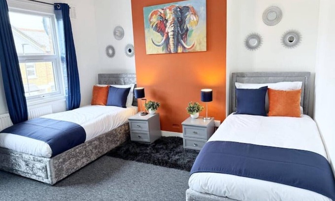 West Norwood House | 2 BR | Parking| Garden| Contractors welcome| Near West Norwood Station| sleeps 5