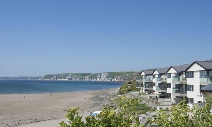 Bigbury-on-Sea Cottage | 2 BURGH ISLAND CAUSEWAY, family friendly, with pool in Bigbury-On-Sea