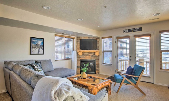 Eden Condo | 2-Condo Property w/Mtn Views by Golf & Ski Resort