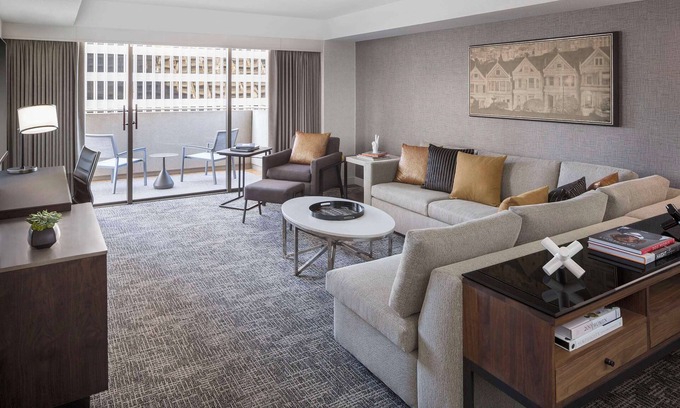 Financial District Hotel | 2 Connecting Suites at a 4⭐️ Hotel