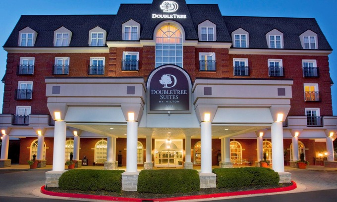 Lexington House | 2 Connecting Suites at a 4⭐️ Hotel