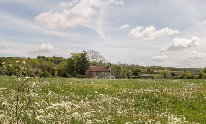Bere Regis Cottage | 2 COURT FARM, pet friendly, character holiday cottage in Bere Regis