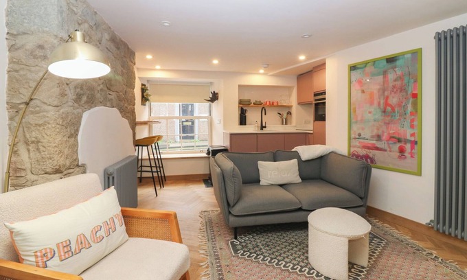 Gattonside Cottage | 2 EAST PORT, pet friendly, with a garden in Melrose