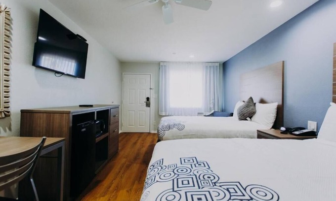 Clear Lake Shores Hotel | 2 Family Units | King Bed Room, Scottish Inn & Suites, Right off Route 146