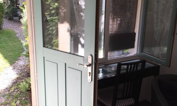 Jouvence House | 2 independent guest rooms in DIJON. Breakfast included.