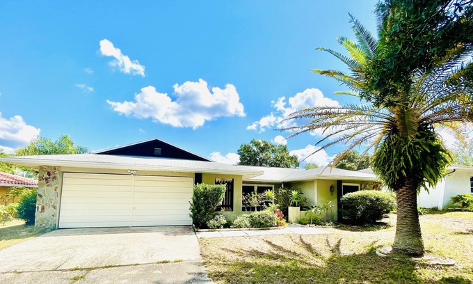 Tarpon Springs House | 2 King bed house with private POOL