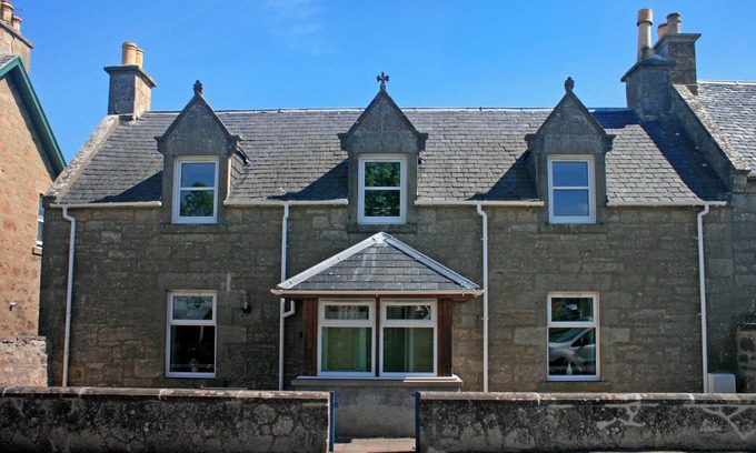 Nairn House | 2 LINKS PLACE, family friendly, country holiday cottage in Nairn