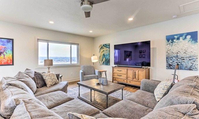 Castle Rock House | 2 Mi to Dtwn Castle Rock: Home w/Furnished Patio