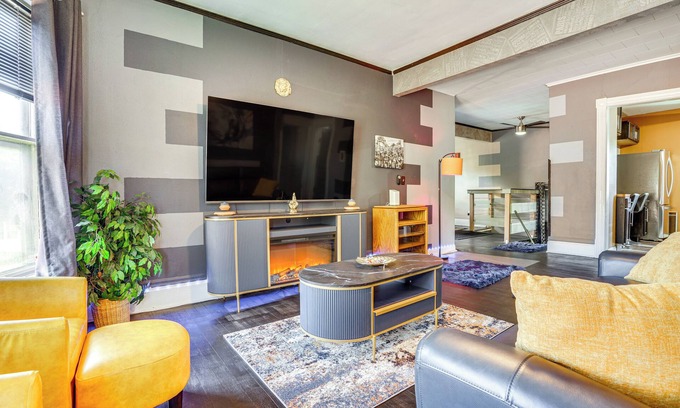 West Side Apartment | < 2 Mi to Dtwn & Mississippi River: West Side Home