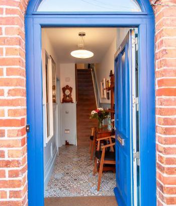 Dublin House | 2 Mikes Homestay