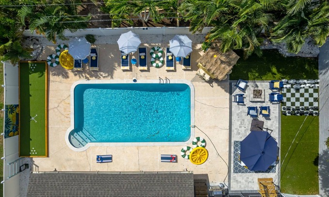 Seminole House | 2 Miles to the Beach Pool Hot Tub Putt Putt