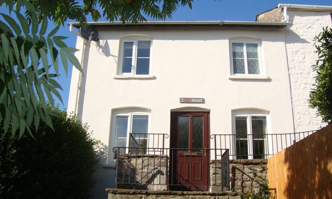 Crickhowell House | 2 Mill Street - 4 star graded holiday cottage in Crickhowell in the Black Mountains in the Brecon Beacons National Park