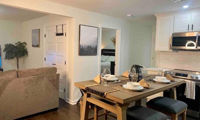Huntington Station Apartment | 2 min away from train station