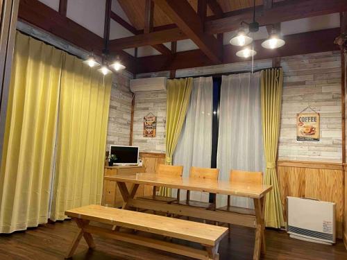 Katakai House | 2-minute walk to the sea, a secret base that children can also enjoy, beautiful high-ceiling beams, free gas BBQ rental, detached villa