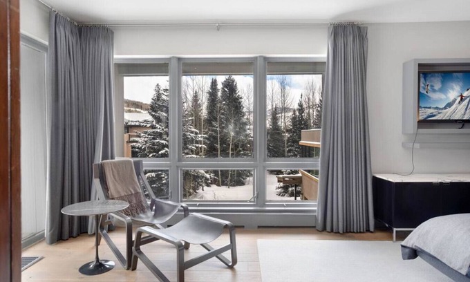Vail House | 2 minutes to skiing and 5 minutes to golfing. Private Vail home!