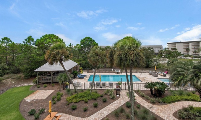 Seagrove Beach Condo | 2 Minutes To The Beach & Dog Friendly - Sleeps 4