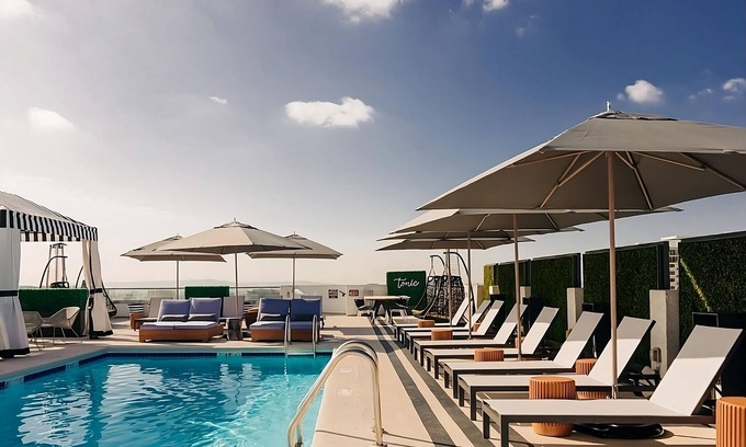 Norma Triangle House | 2 Modern Units! Family- Friends Reunion at the Rooftop Poolside Bar
