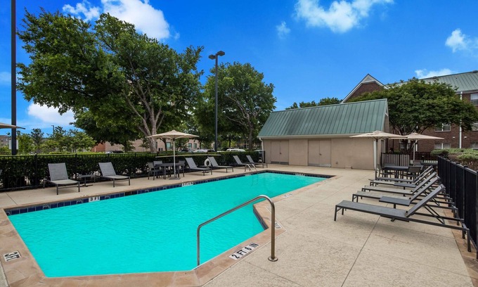 Richardson Hotel | 2 Pet-friendly Suites W/Full Kitchen! FREE Breakfast, Parking, Pool, Tennis Ct!