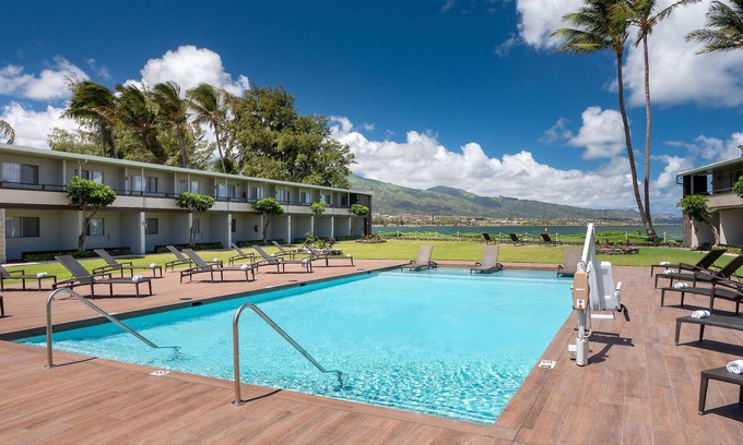 Kahului Hotel | 2 Pet-friendly Units with Stunning Ocean Views, Outdoor Pool!