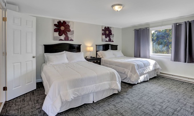 Halifax House | 2 Qn Beds at Halifax Inn. On 147 Near Millersburg