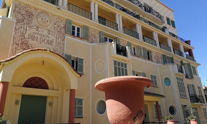 Juan-les-Pins Apartment | 2 ROOM APARTMENT NEAR THE SEA AND PINES OF JUAN-LES-PINS