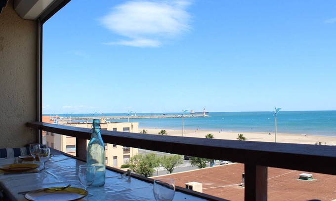 Port-la-Nouvelle Apartment | 2-room apt 4 ppl with balcony, A/C and pets allowed 150m from the beach
