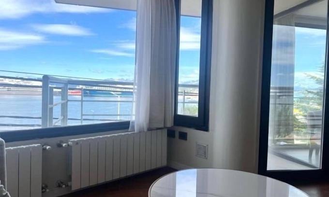 Province of Tierra del Fuego Apartment | 2 rooms with a view of the channel and a balcony.