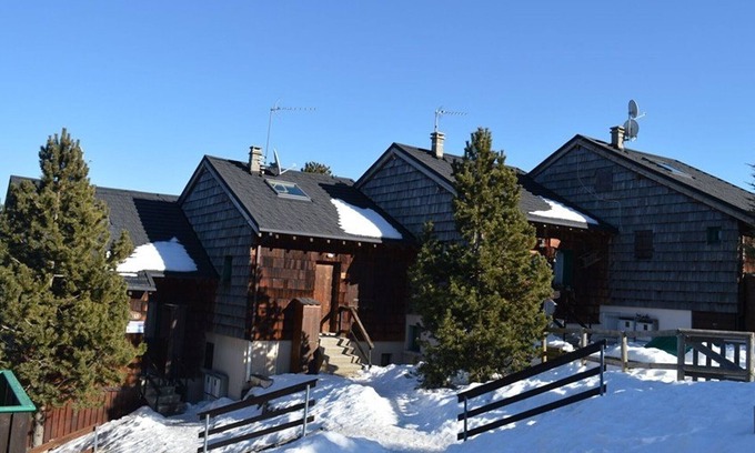Pyrenees 2000 Ski Chalet | 2-room mezzanine chalet for 7, pets allowed, balcony, equipped kitchen