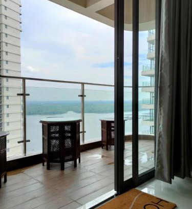 Central District Apartment | 2 Seaview Balcony@Danga Bay