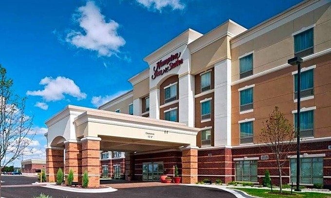 Saginaw Hotel | 2-Star Hotel ∙ Hampton Inn & Suites Saginaw