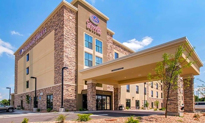 Sable Altura Chambers Hotel | 2-Star Hotel ∙ Comfort Suites Denver near Anschutz Medical Campus