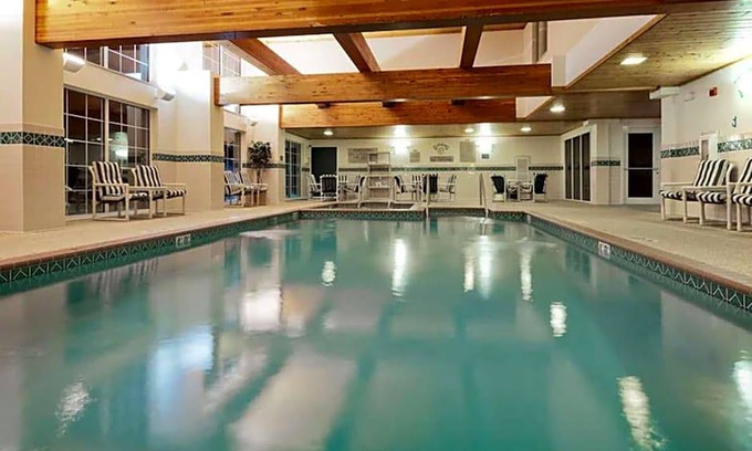 Port Washington Hotel | 2-Star Hotel ∙ Port Wisconsin Inn and Suites