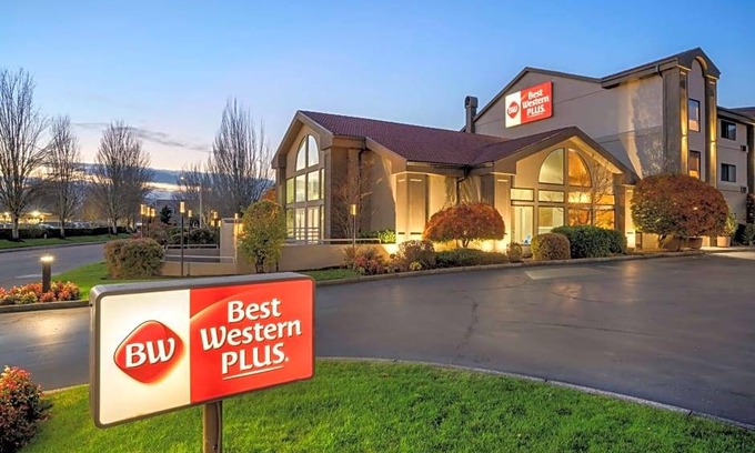 Southeast Salem Hotel | 2-Star Hotel ∙ Best Western Plus Mill Creek Inn